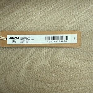 Skims wireless form T-Shirt Bra